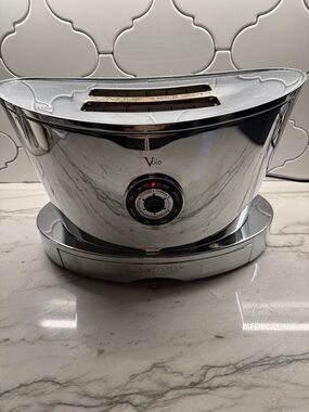 Bugatti Chrome Toaster – Reflective Silver Finish